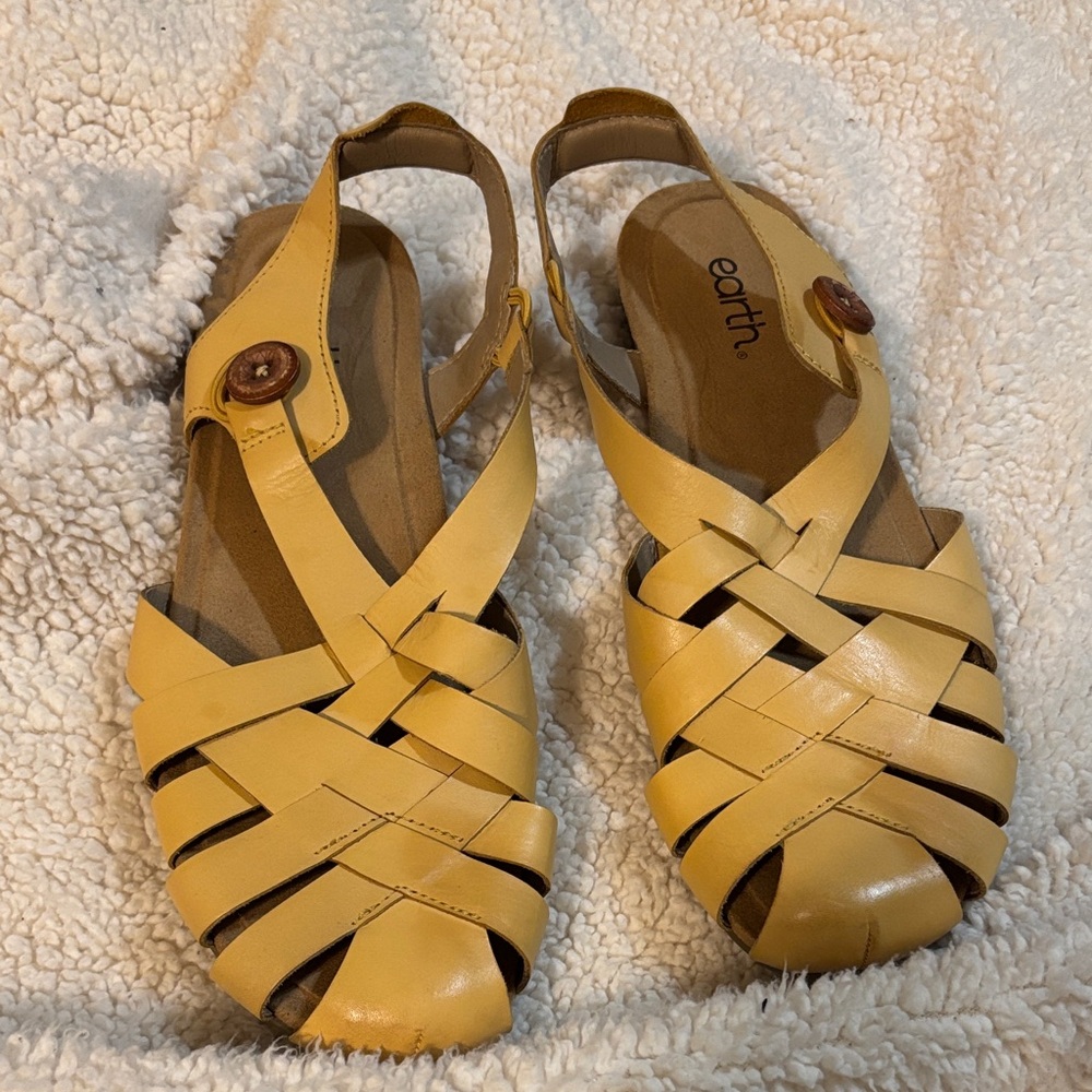 Earth Women's Mustard Leather Sandals
